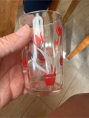 Swanky Swigs Kraft 4oz juice glasses red tulip pattern with optical prism